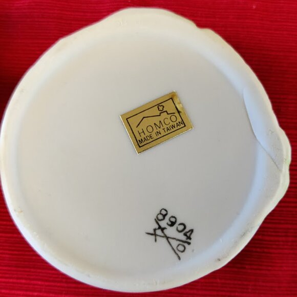 Vintage HOMCO Ice Skating Bear Trinket Box w/ Boot #8904 Home Interior - Picture 7 of 8